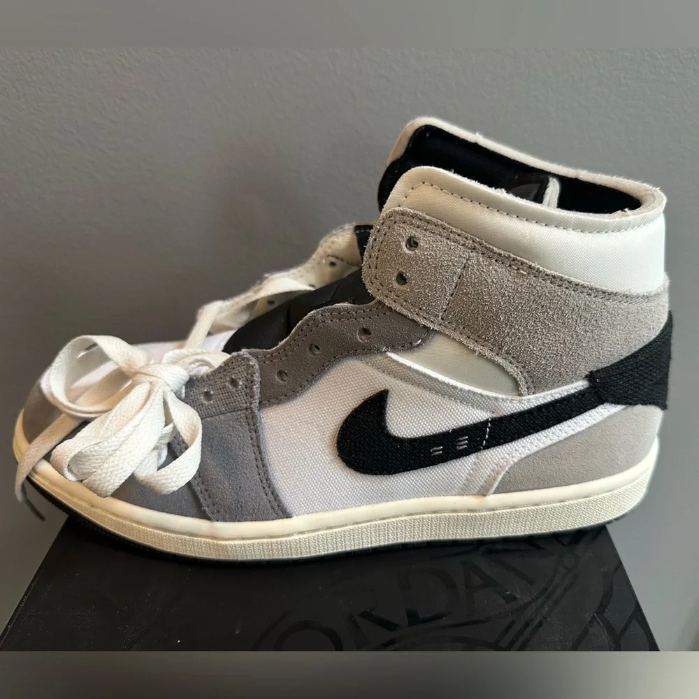 Jordan 1 Mid SE Craft White Cement Grey Black – Mens Size 8.5 – Special Ed NEW